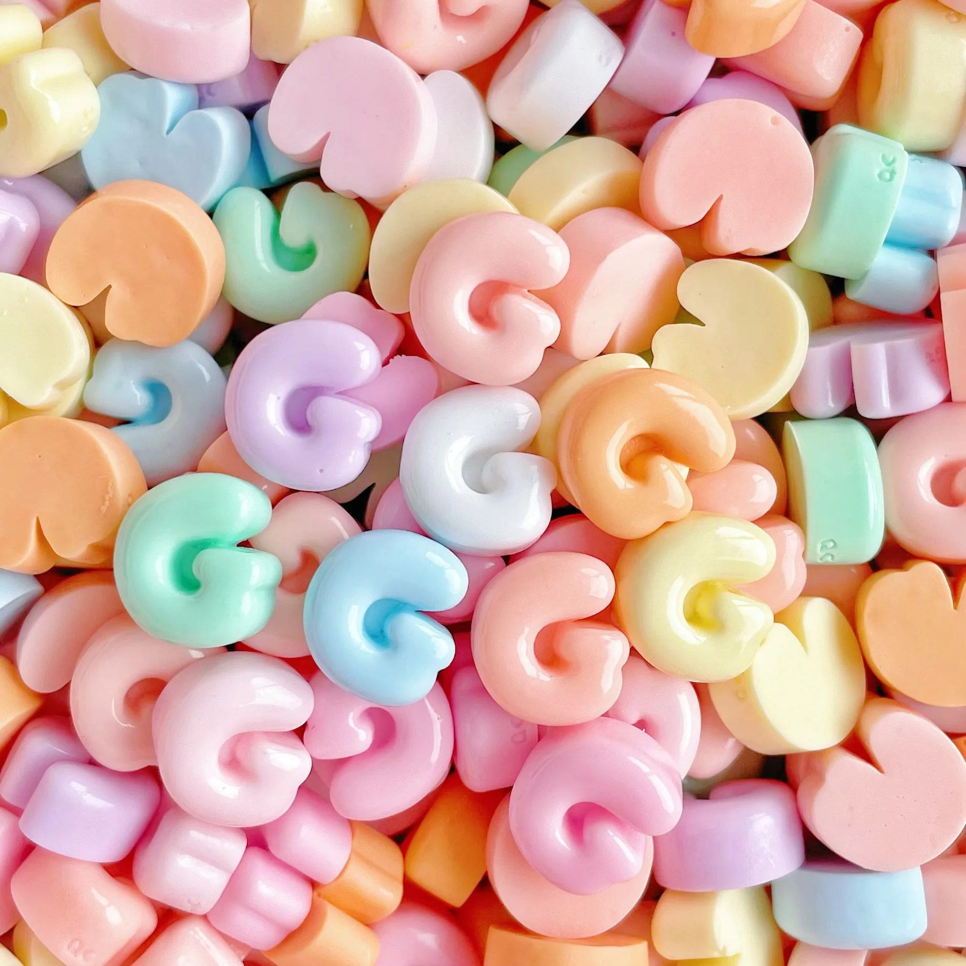 100 Uds. De una sola elección, 26 letras en inglés, mini accesorios pequeños de resina, pegamento en crema con letras, clip para el pelo, material de accesorios para funda de teléfono