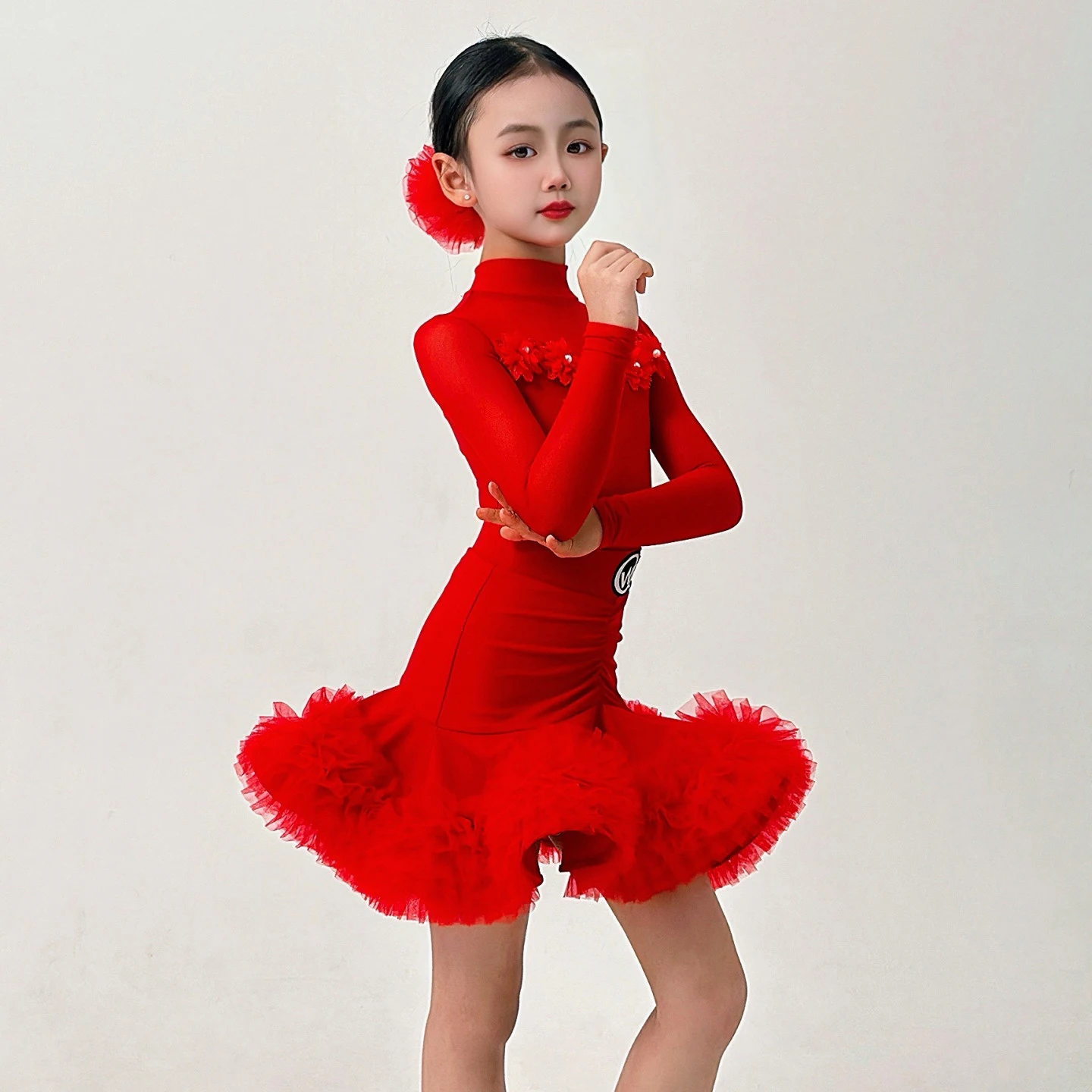 Abiti da ballo latino per bambini Abito rosso a maniche lunghe Gonna soffice Vestito da competizione di ballo latino per ragazze Costume Cha Cha DNV26055