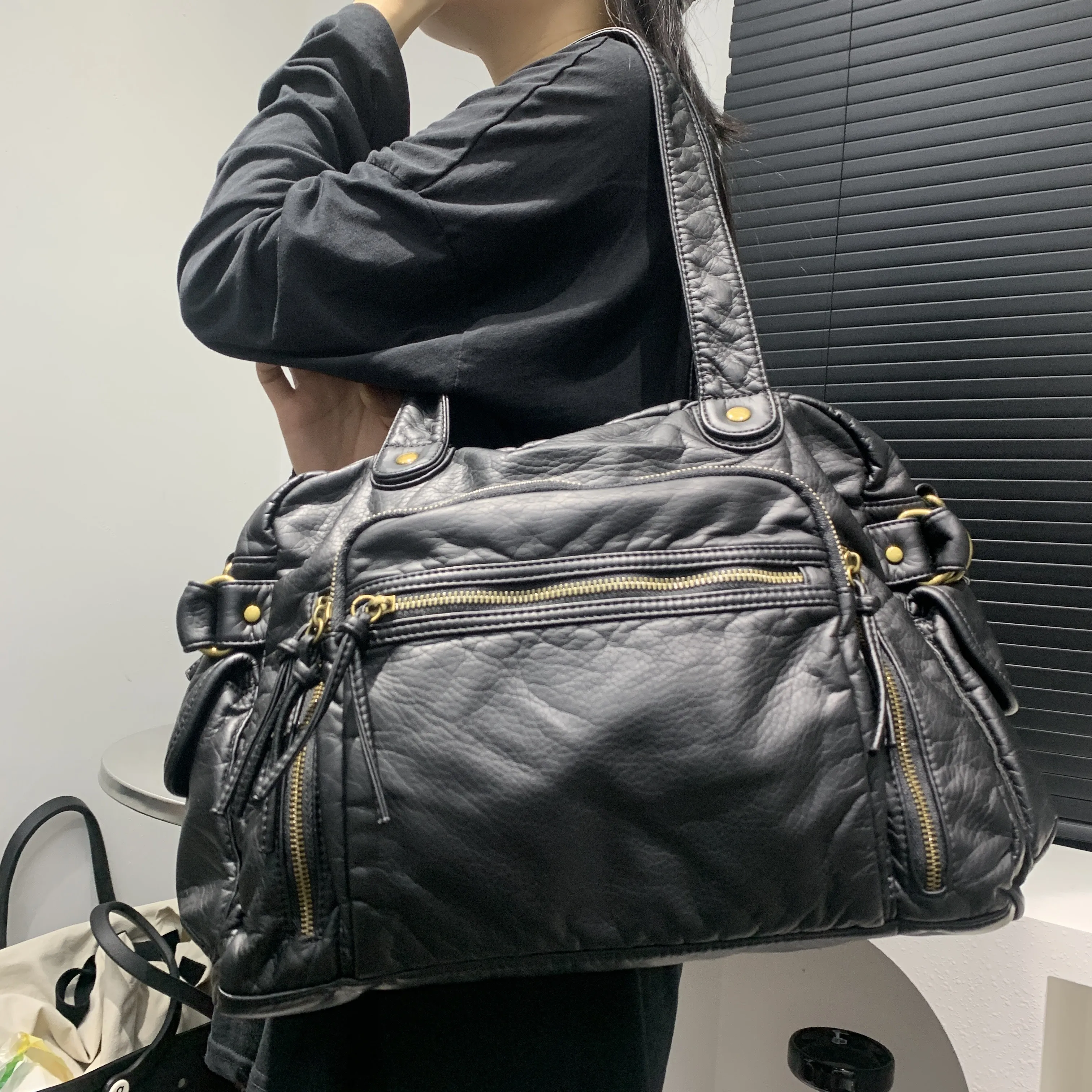 

Women's Fashion Retro Tote Bag Soft PU Leather Large Capacity Shoulder Bag Y2K Punk Multi Pocket Crossbody Handbag