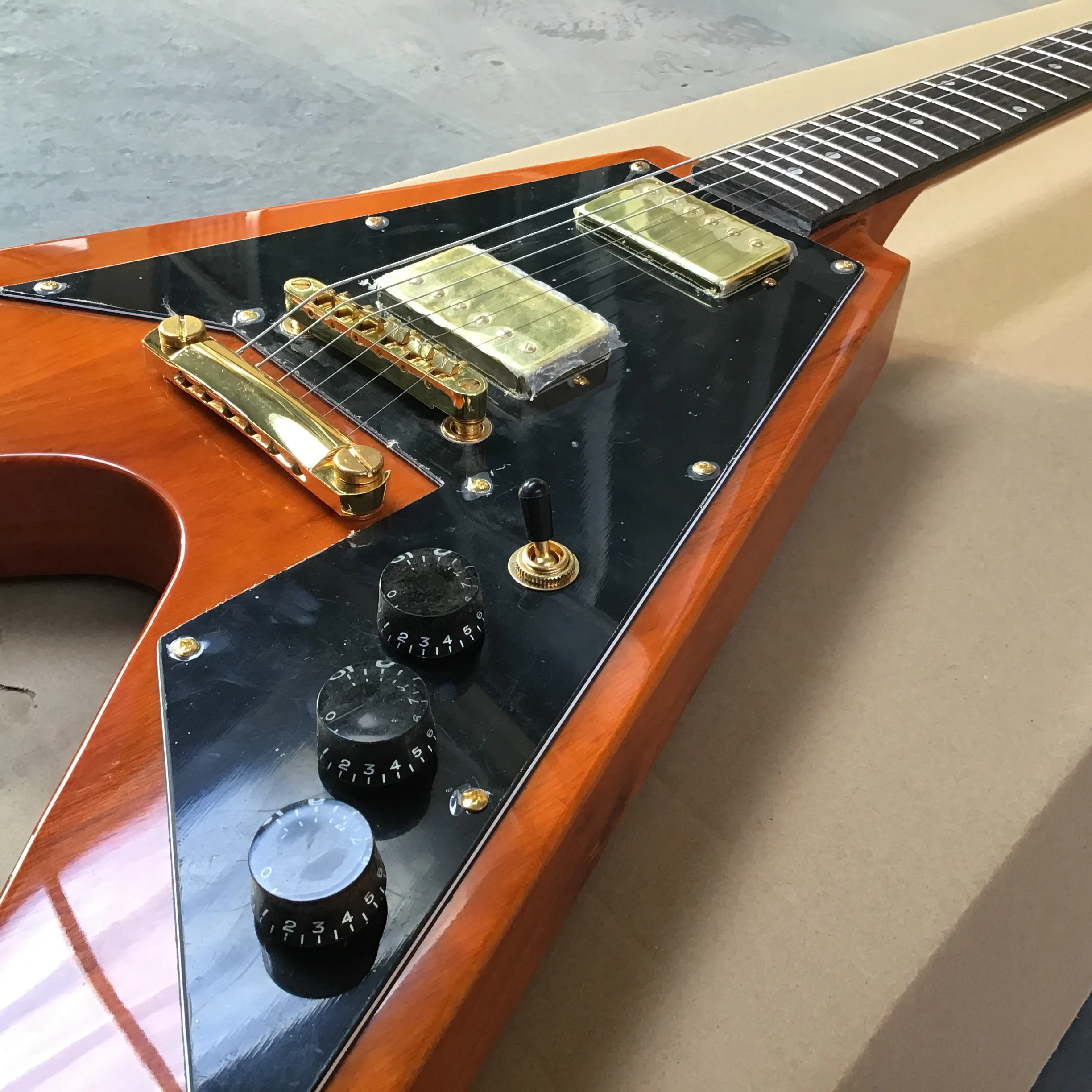 

6-string integrated electric guitar, golden big guard, Perfect tonehot sales in stock ,customizable,22F