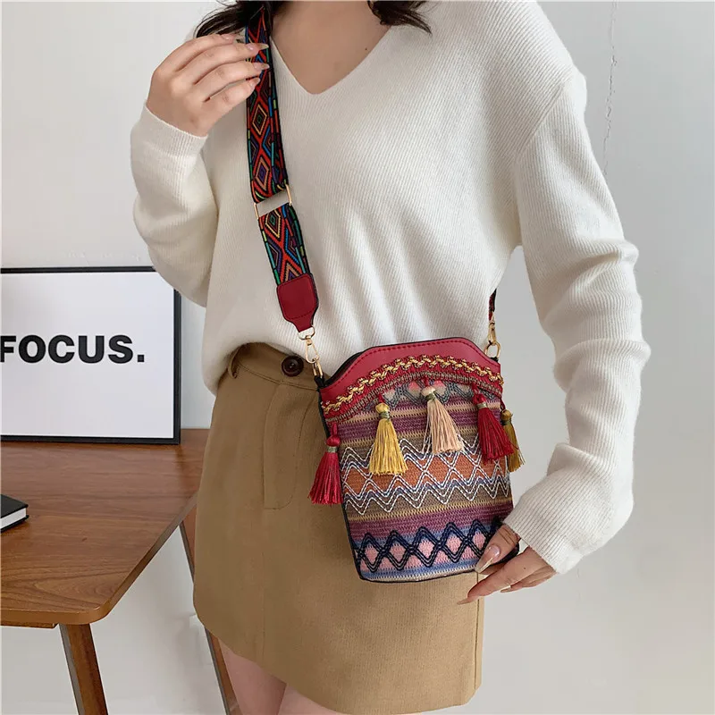 

Bucket bag, women's broadband diagonal cross bag, embroidered single shoulder armpit bag