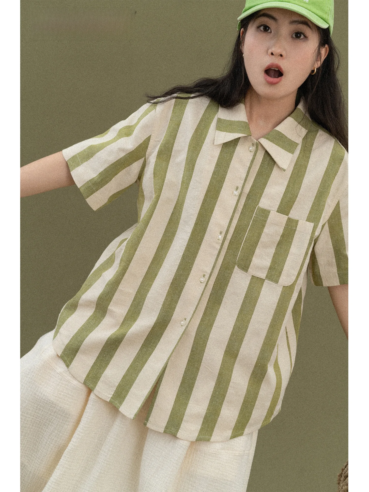 

Dingdongma Impressionist Fuzzy Beauty Dew Button Baby Leaf Green Wide Stripes Short Sleeve Shirt Women's Casual Summer Shirt