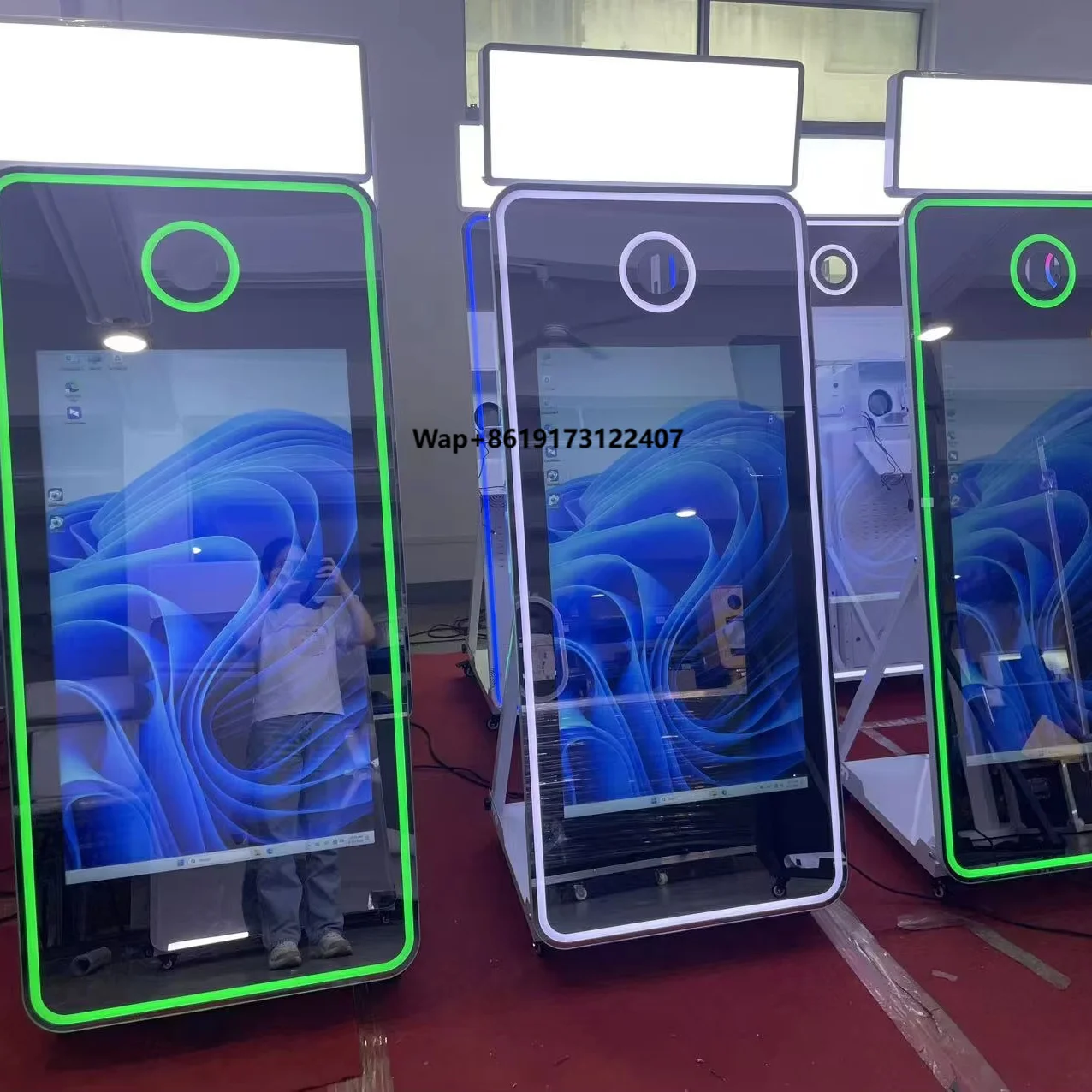 Factory Direct Price 70-inch Mirror Display Selfie AI Photo Booth with Touch Screen Magic Mirror Photo Booth