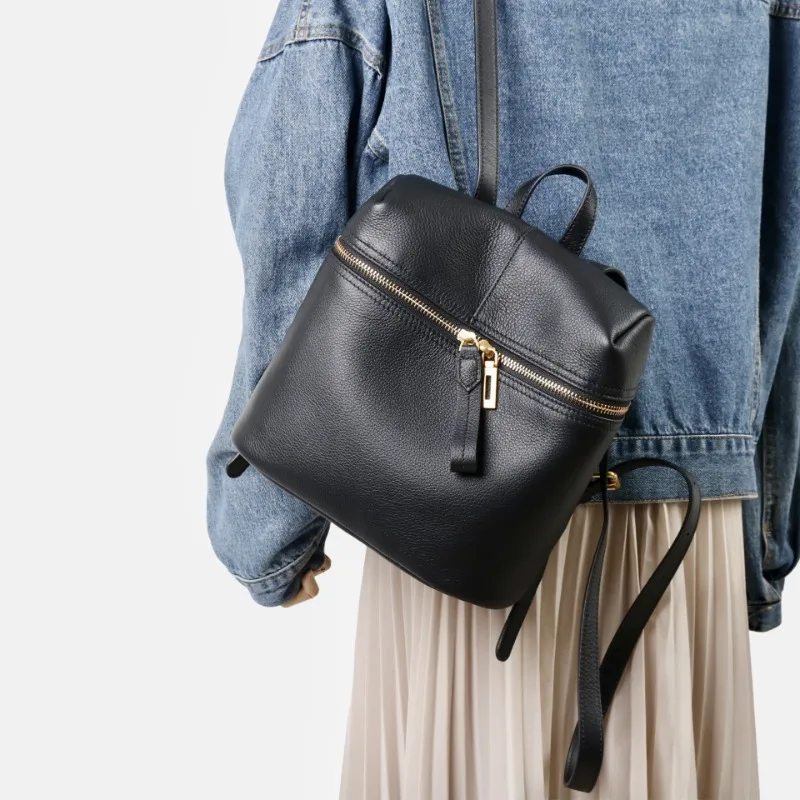 

2026 New Top Grain Leather Women's Backpack, Lightweight Travel Rucksack, Versatile Soft Leather Daypack for Daily Commute