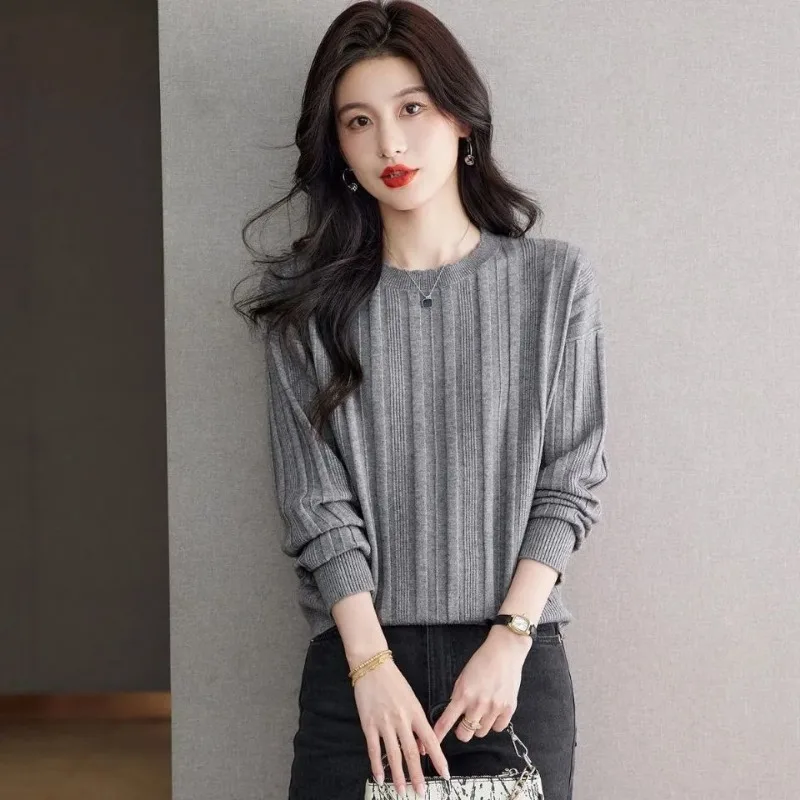 

Women's Round Neck Long-sleeved Sweater Autumn and Winter Fashion Loose Bottoming Shirt Top