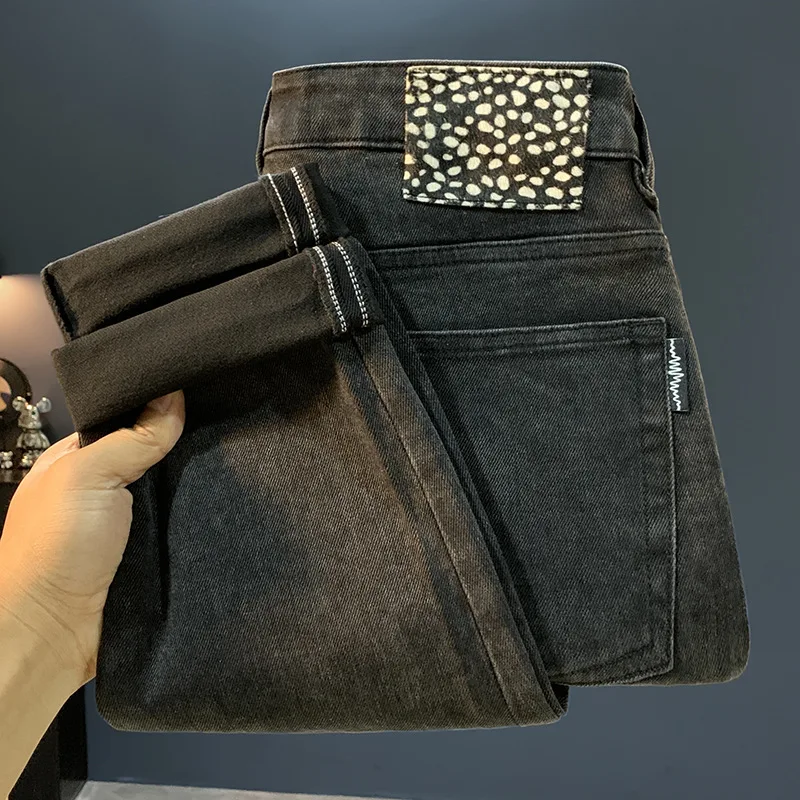 

Модные легкие роскошные черные джинсы для мужчин, осень 2023, новая элитная мужская одежда, эластичные облегающие брюки с маленькими штанинами