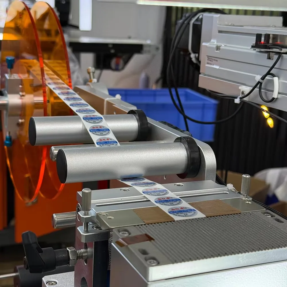 High Precision Labeling Machine Vision System 0 2mm Accuracy Single Head Automatic Sticker Label Applicator PLC 1800PCS/H