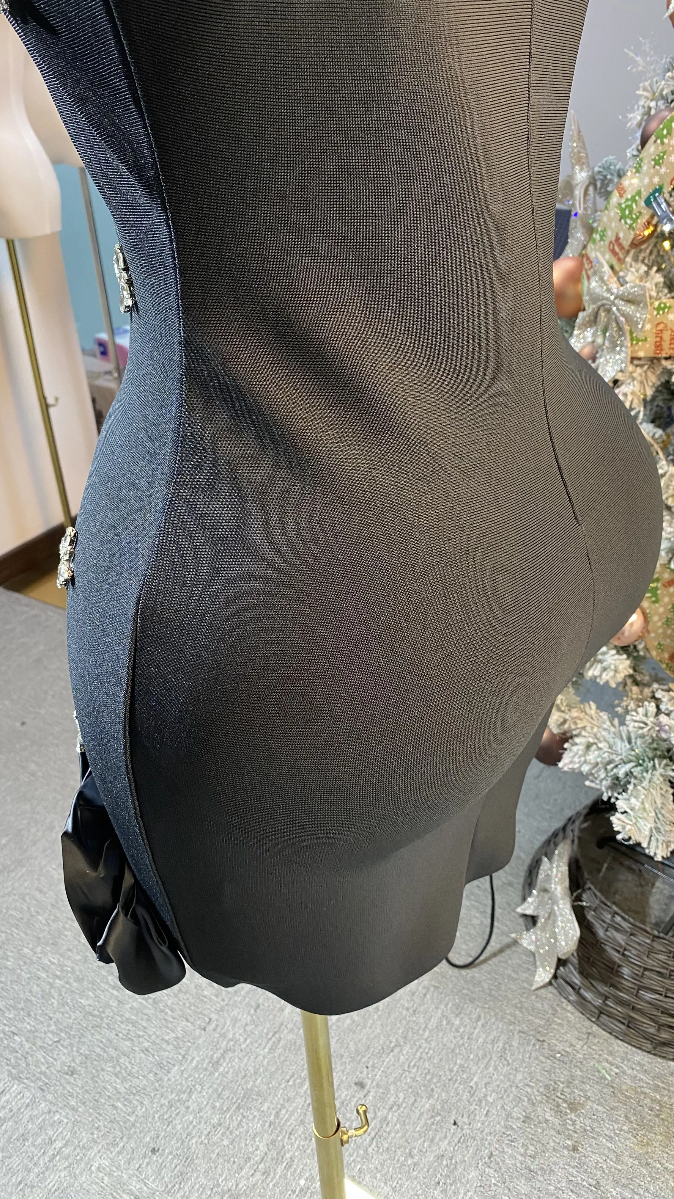 Stylish black fitted one-shoulder long-sleeved appliqué dress, elegant bandage party evening gown.-GZXX257