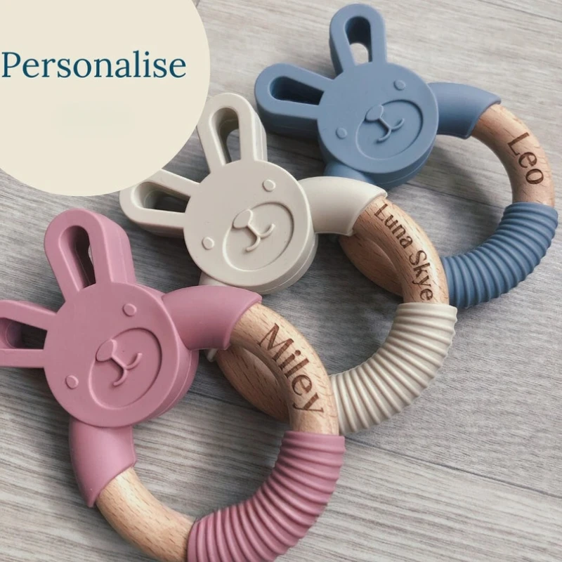 1 個無料パーソナライズされたシリコーンバニーおしゃぶりベビーギフトカスタム彫刻動物シリコーンベビーおしゃぶり木製ウサギリングギフト