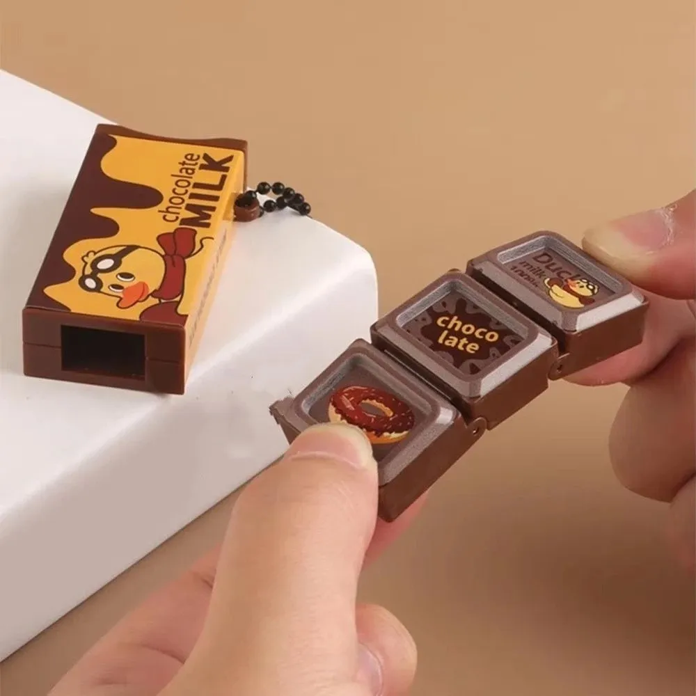 Portable Fidget Keychain Bendable Cartoon Patterns Chocolate Keychain Breaking Design Reusable Bendable Keychain Gifts