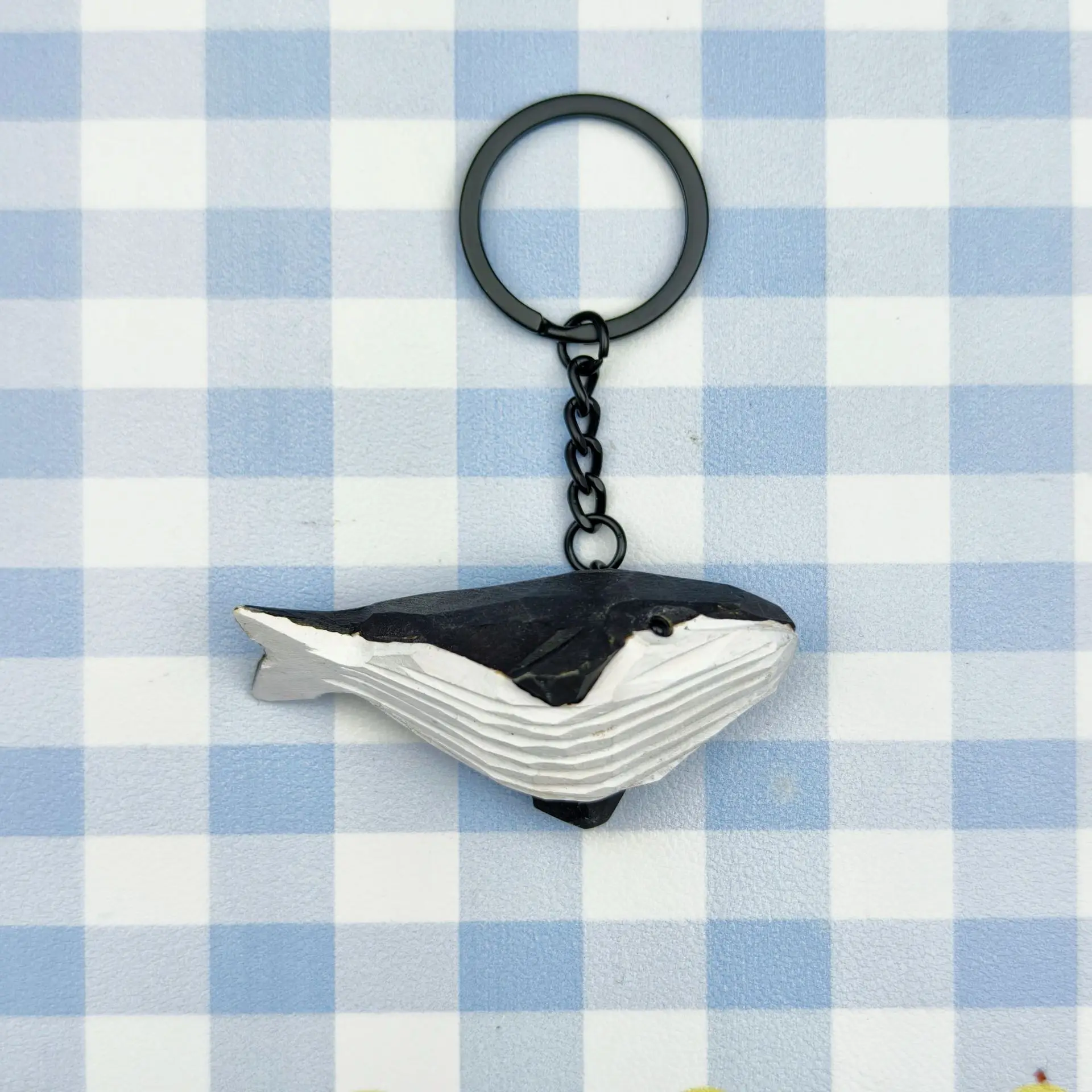 Handgeschnitzter Holzwal-Schlüsselanhänger, Niedlicher 3D-Tier-Holzanhänger, Metall-Schlüsselring, Rucksack-Taschenanhänger, Geschenk für Meeresthematik-Liebhaber, Geburtstagsgeschenk – Detail 8
