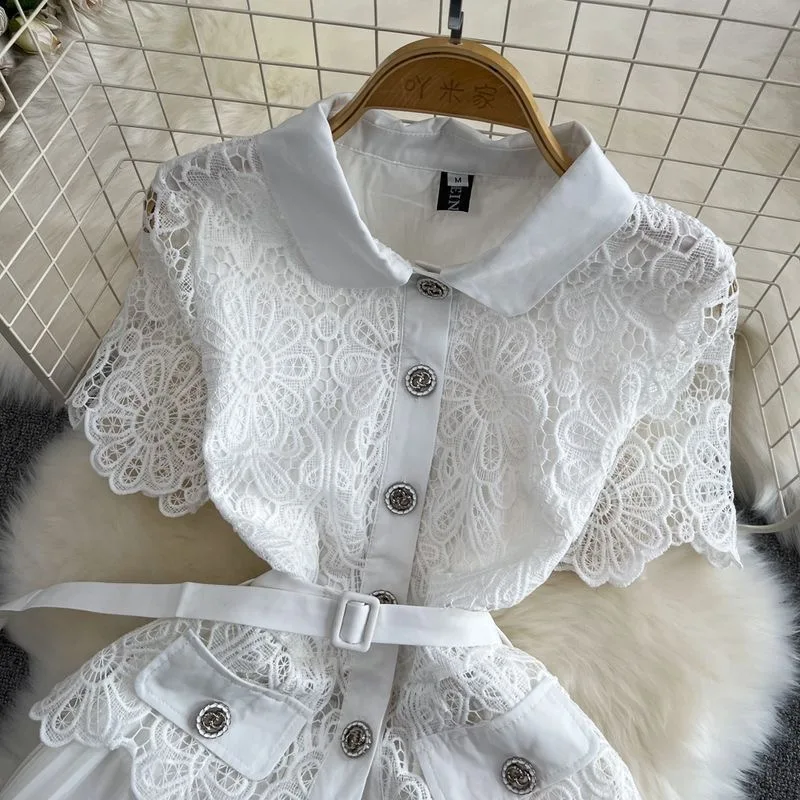 2025 여름 빛 럭셔리 사교계 기질 짧은 소매 옷깃 레이스 철자 허리 슬리밍 단어 Pleated 드레스 여성을 받기