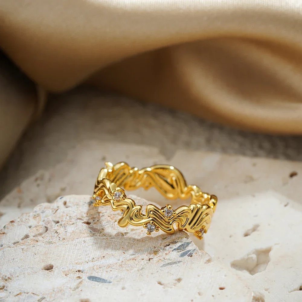 Vintage Aesthetics Twisted Round Circle Wedding Ring for Women Personality Senior Minimalist 18K Gold Plated Zircon Ring Bijoux