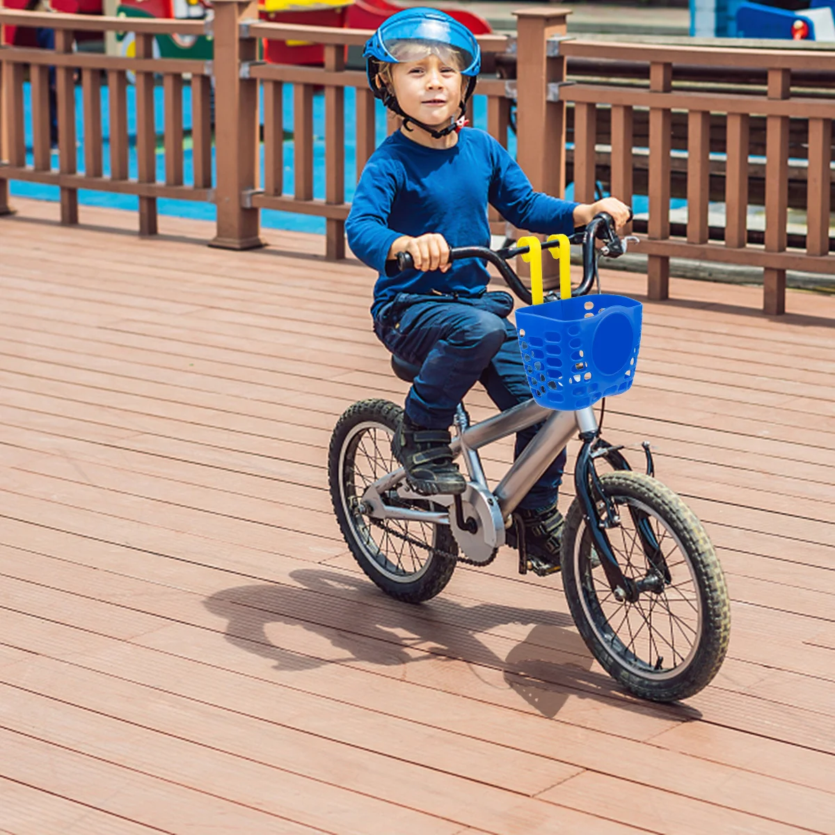 

Plastic Bike Basket Front Handlebar Detachable Bike Storage Basket Portable Scratch Resistant Suitable for Outdoor