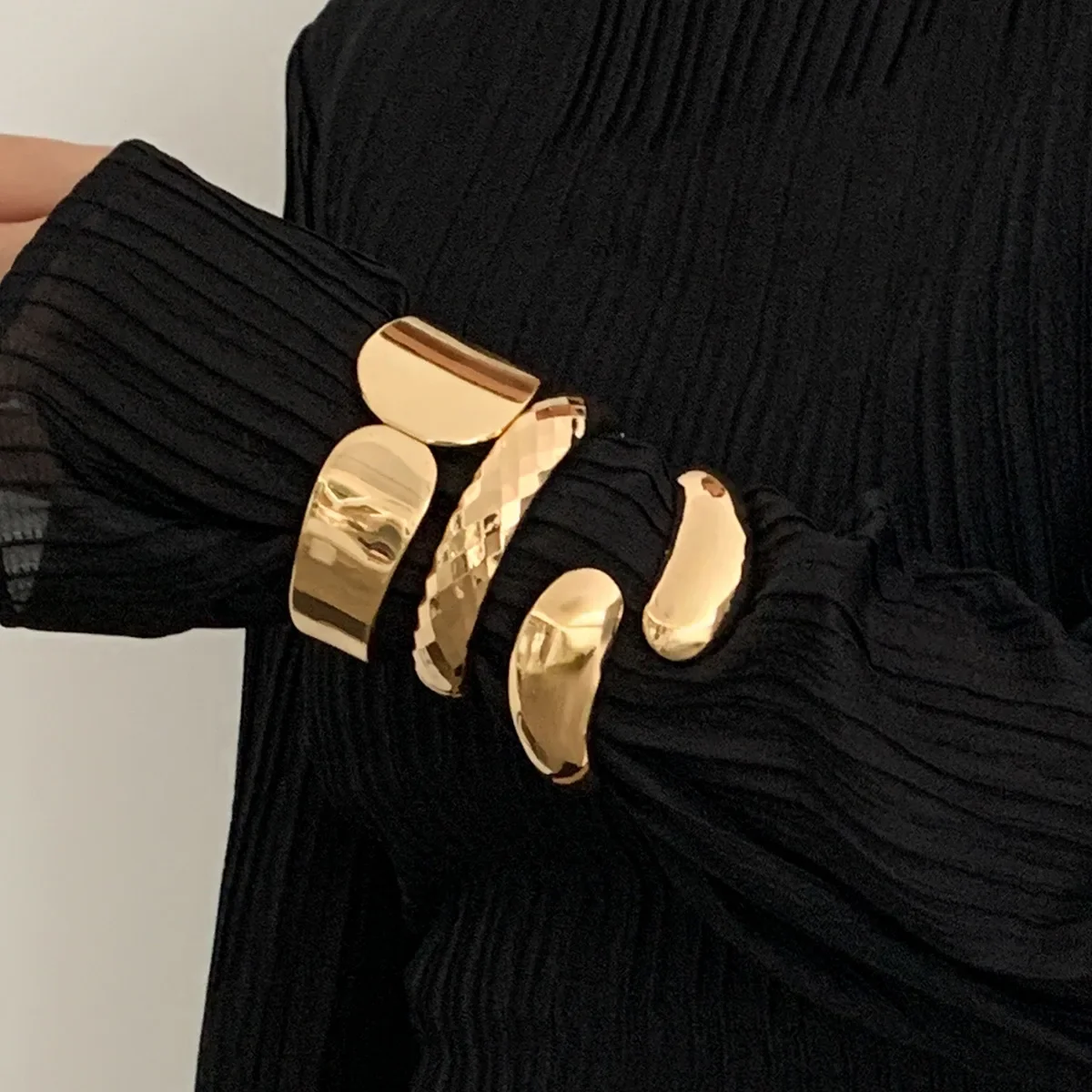 

Punk Metallic Drop Geometric Smooth Irregular Spring Bracelet Women's Jewelry Party Gift Set