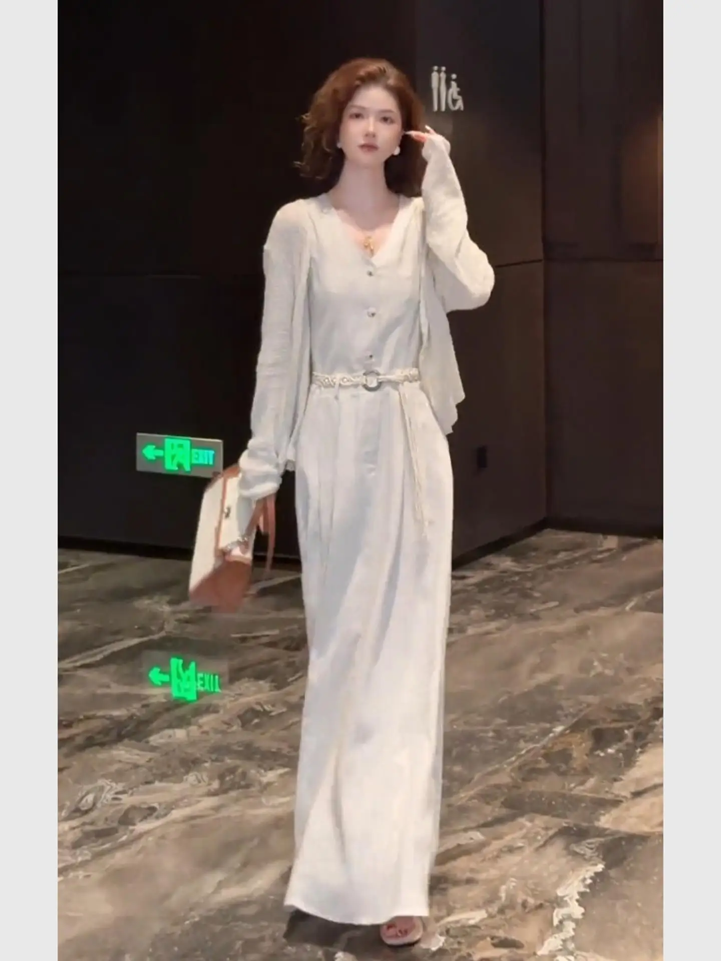 엘리 화이트 스웨이드 니트와 가디건 코튼 린넨 세트 초봄 패셔너블 여성 투피스 수트 캐주얼 라운드넥