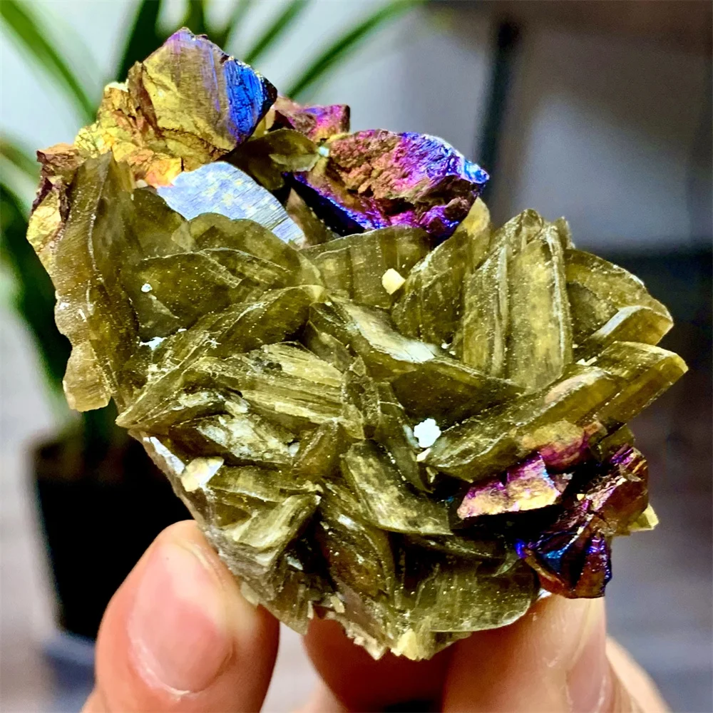 

Natural mica copper ore, crystal clusters, energy gemstones, room decoration, meditation, divination