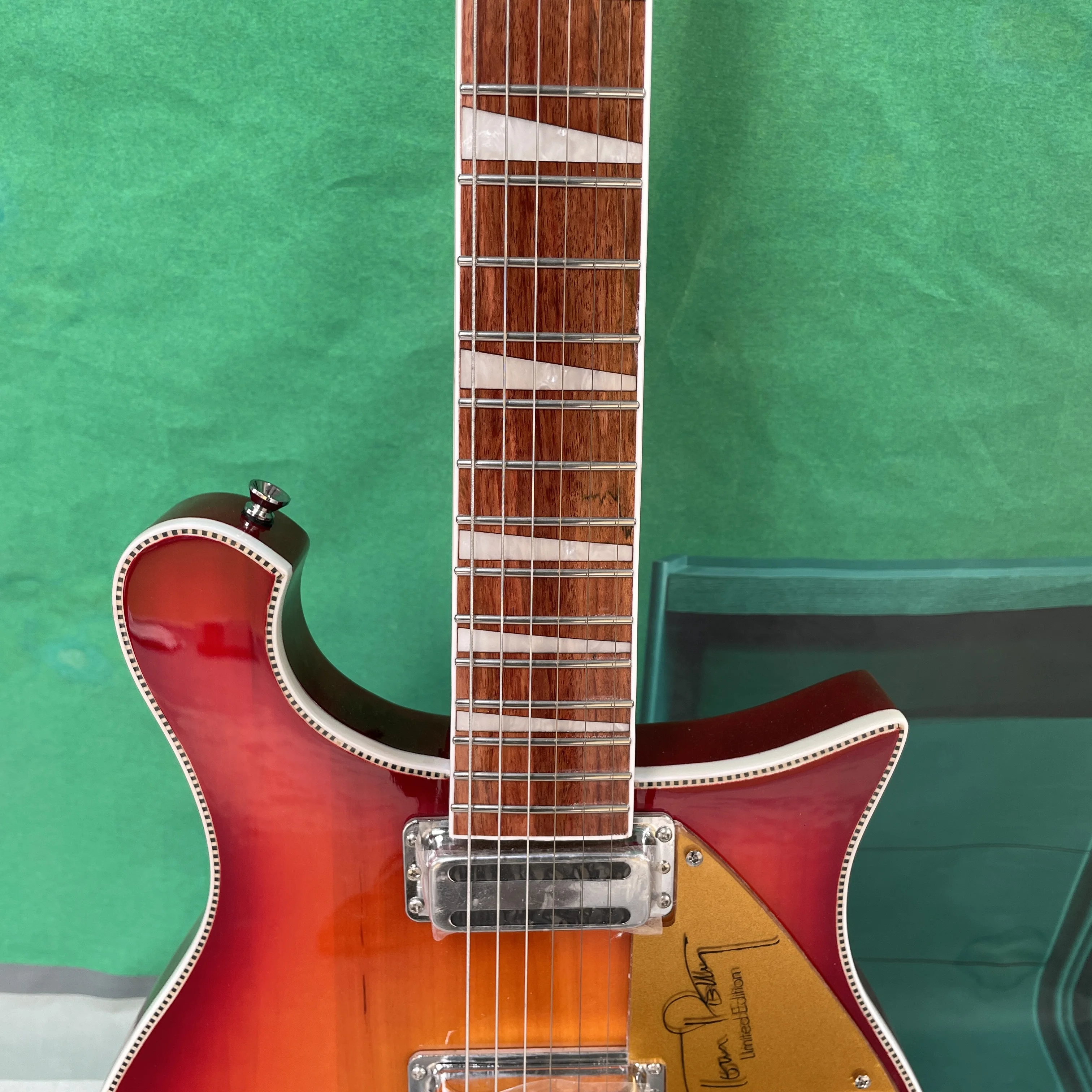 6-string electric guitar orange-red sunset gradient finish, tremolo system guitars,beginners and intermediate players guitarra