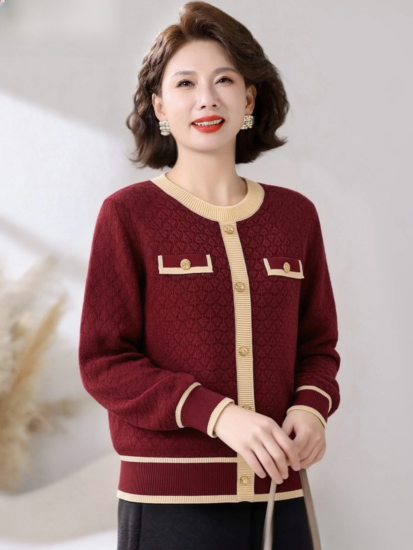 

Элегантный вязаный базовый свитер в стиле французского шика для весны и осени, для женщин среднего и старшего возраста, для свадебных банкетов и торжеств.