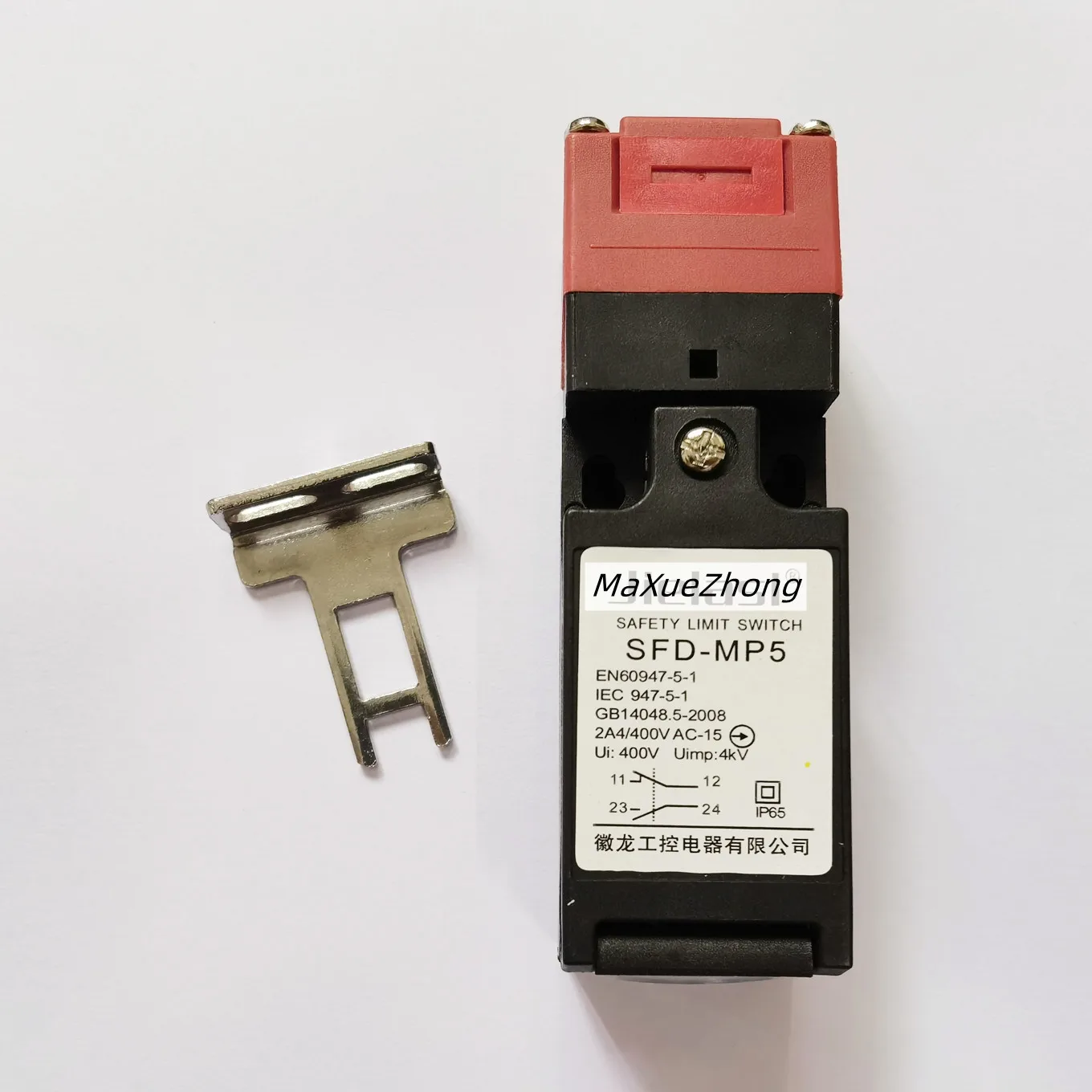 Original new 100% safety door switch SFD-MP5 stroke F2 F1 B2 key plug one open and one shut sensor switch