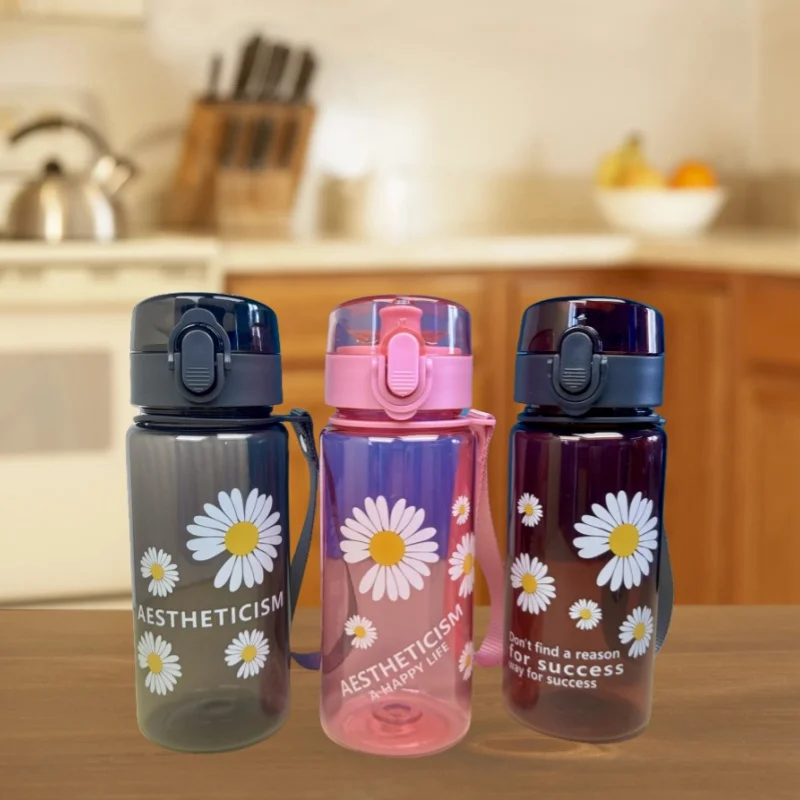 زجاجات مياه بلاستيكية صغيرة على شكل ديزي 400 مل، زجاجة مياه شفافة للمشروبات الإبداعية كاواي الرياضية مع كوب شاي محمول للسفر