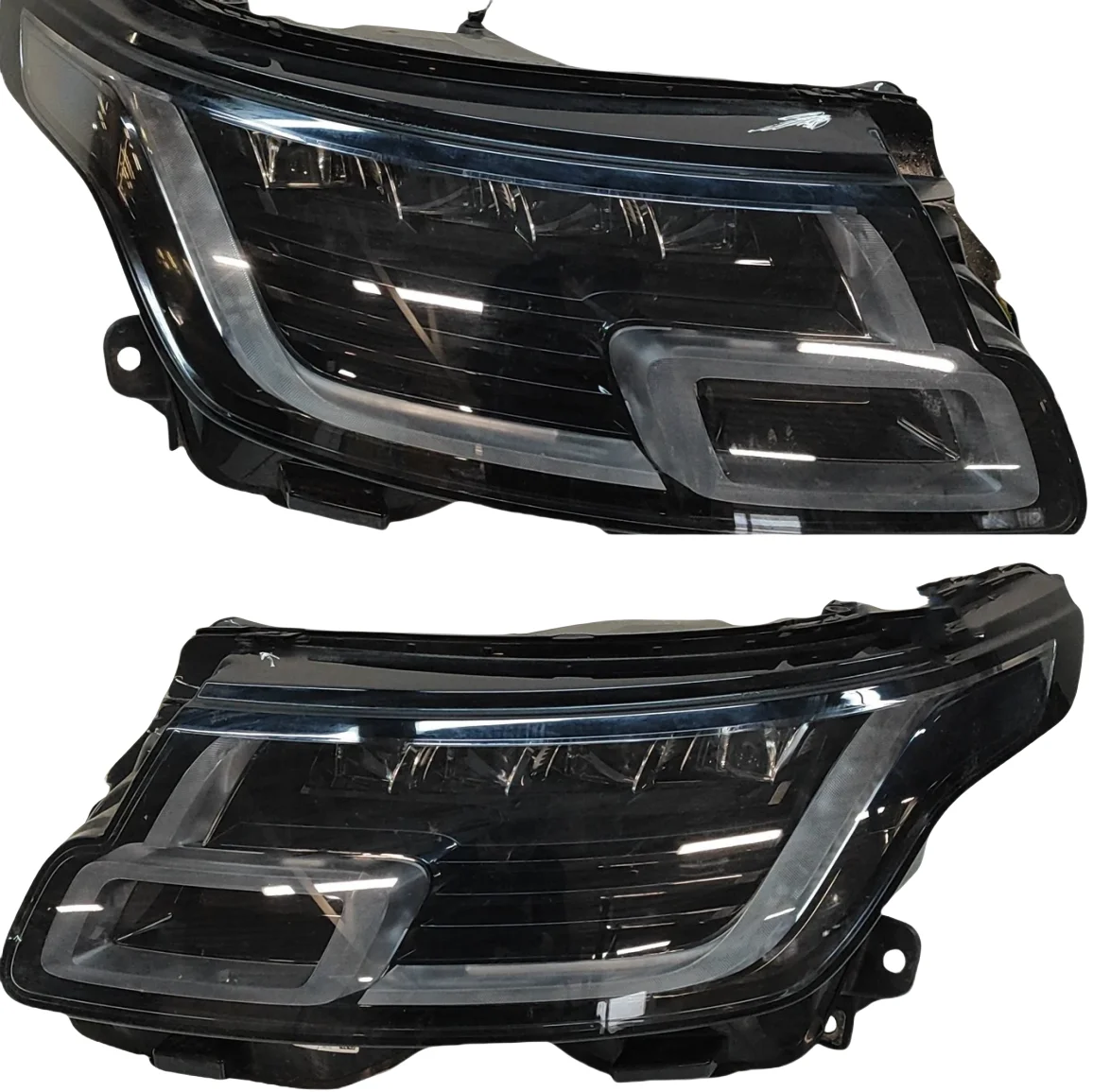 

Suitable for the Front Lighting Headlights of the Land Rover Range Rover Executive L405 Left and Right Light-emitting Diodes
