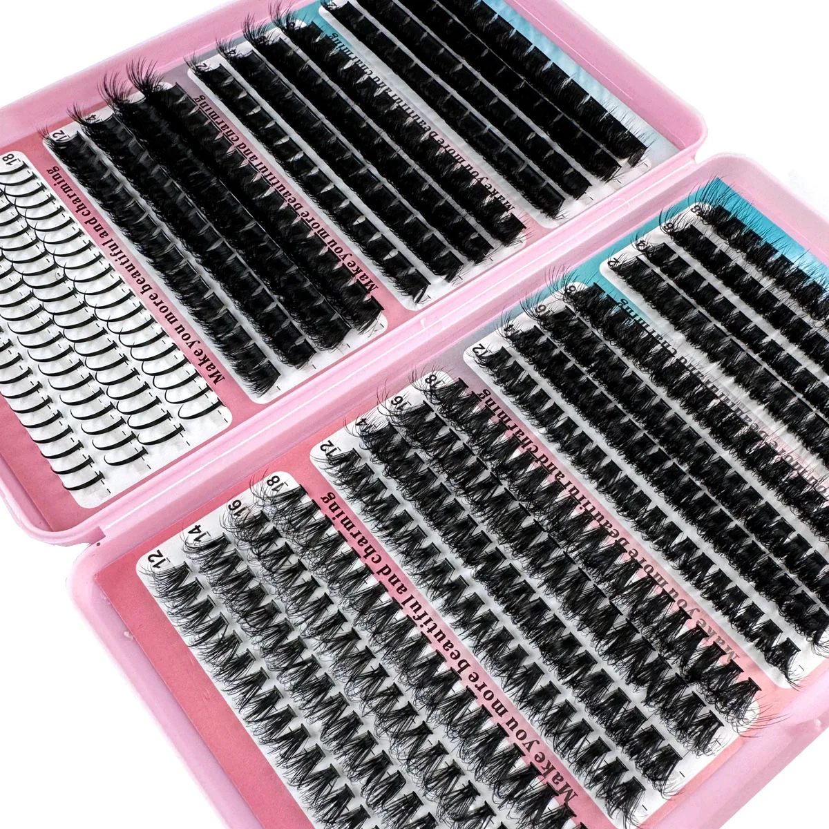 Sztuczne rzęsy w formie kępki, model Spikes/200D, 560 sztuk, grube i puszyste rzęsy, grubość 0,07 mm, długość mieszana 12-18 mm, efekt dramatyczny.