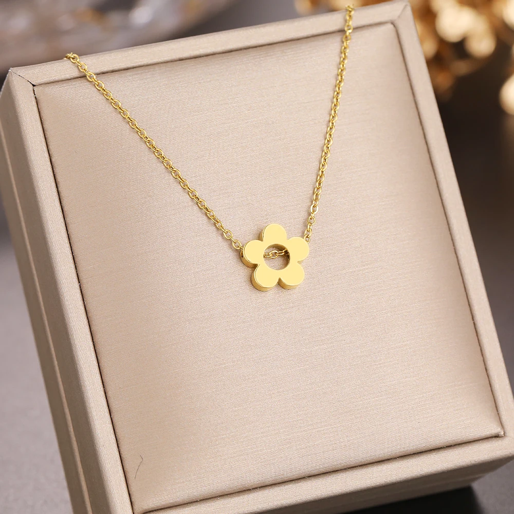 Stainless Steel Necklaces Cute Cartoon Flower Girls Pendants Clavicle Chain Kpop Choker Fashion Necklace For Women Jewelry Gifts