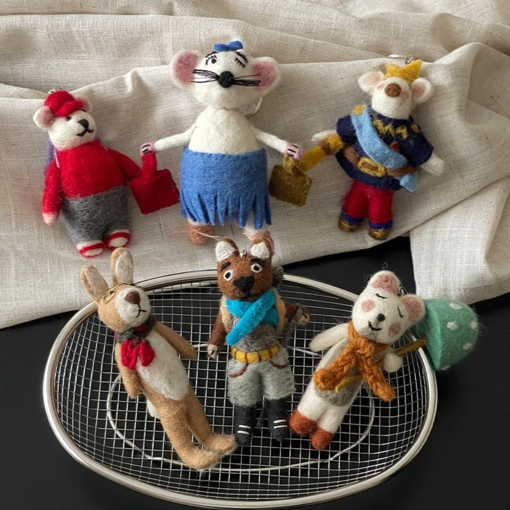 

Mountain Climbing Bear Wool Felt Animal Pendant Mushroom Umbrella Mouse King Nepal Felt Keyring Jellyfish Skateboard Piglet