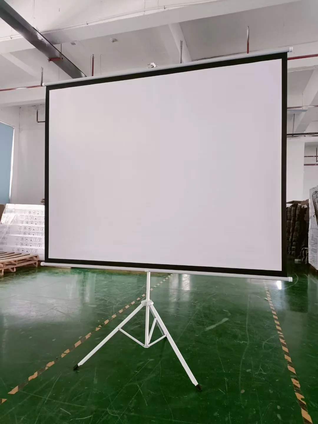 2026100 Inch 16:9 Matte White Foldable Portable Stand Projection Screen Tool-free Setup Wrinkle-free 4K Compatible Home Officepr