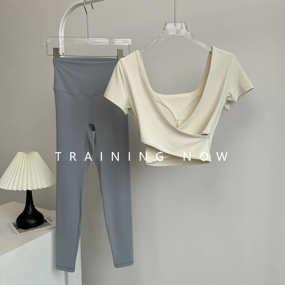 

Yoga suit for women in summer with chest pad running training short sleeves high-value slimming gym exercise quick-drying