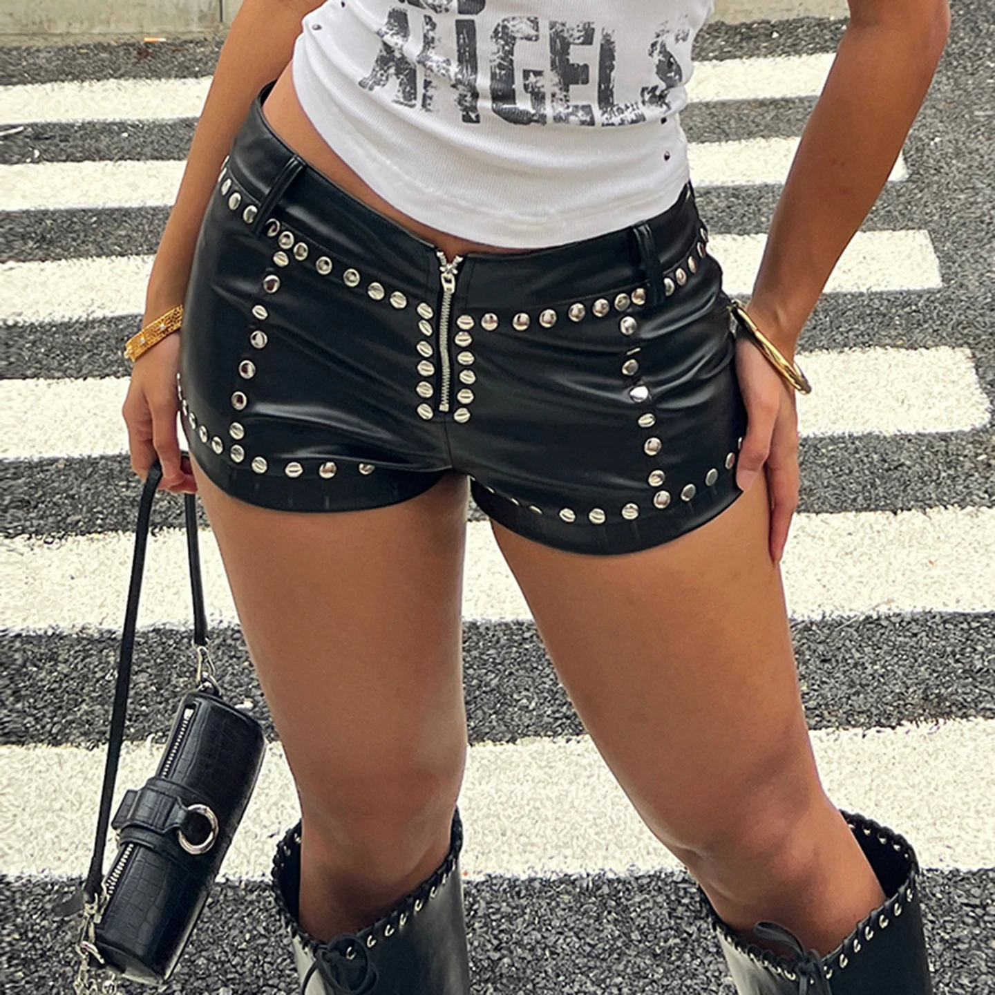 

Sexy Rivet Pu Leather Shorts Locomotive Style Slim Low-Waisted Shorts Women 2025 Summer Fashion Punk Style Streettwear Ladies