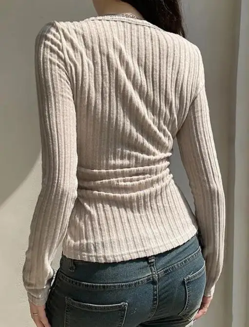 

Осенний однотонный облегающий короткий топ с v-образным вырезом и полоской для женщин, модная и сексуальная футболка с длинными рукавами