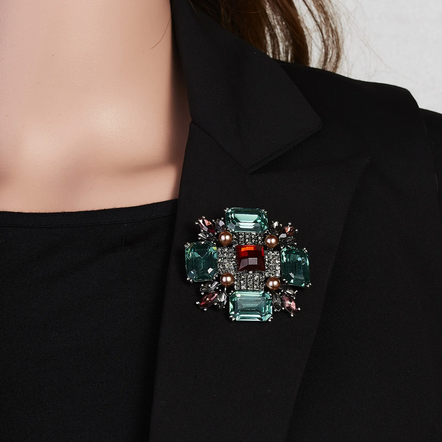 SKEDS Luxury Full Crystal Baroque Brooches Pins For Women Fashion Rhinestone Classic Big Badges Vintage Lady Party Banquet Pin