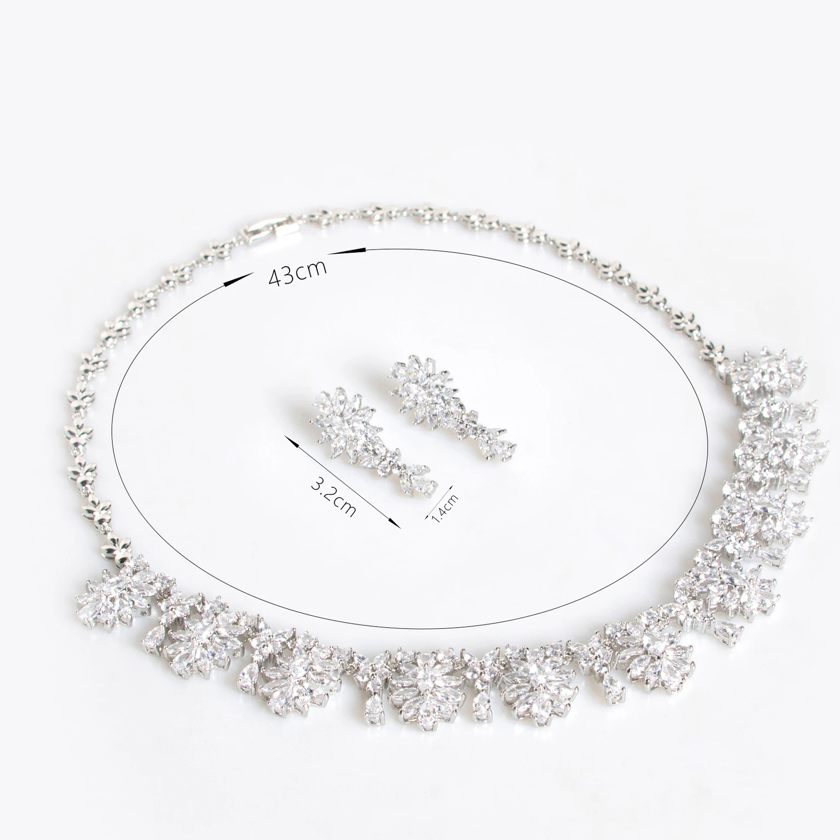 

HIBRIDE New Simple Flower Necklace Earrings Light Luxury Jewelry Set of 2 for Dubai Women Wedding Travel Prom Gift S-879