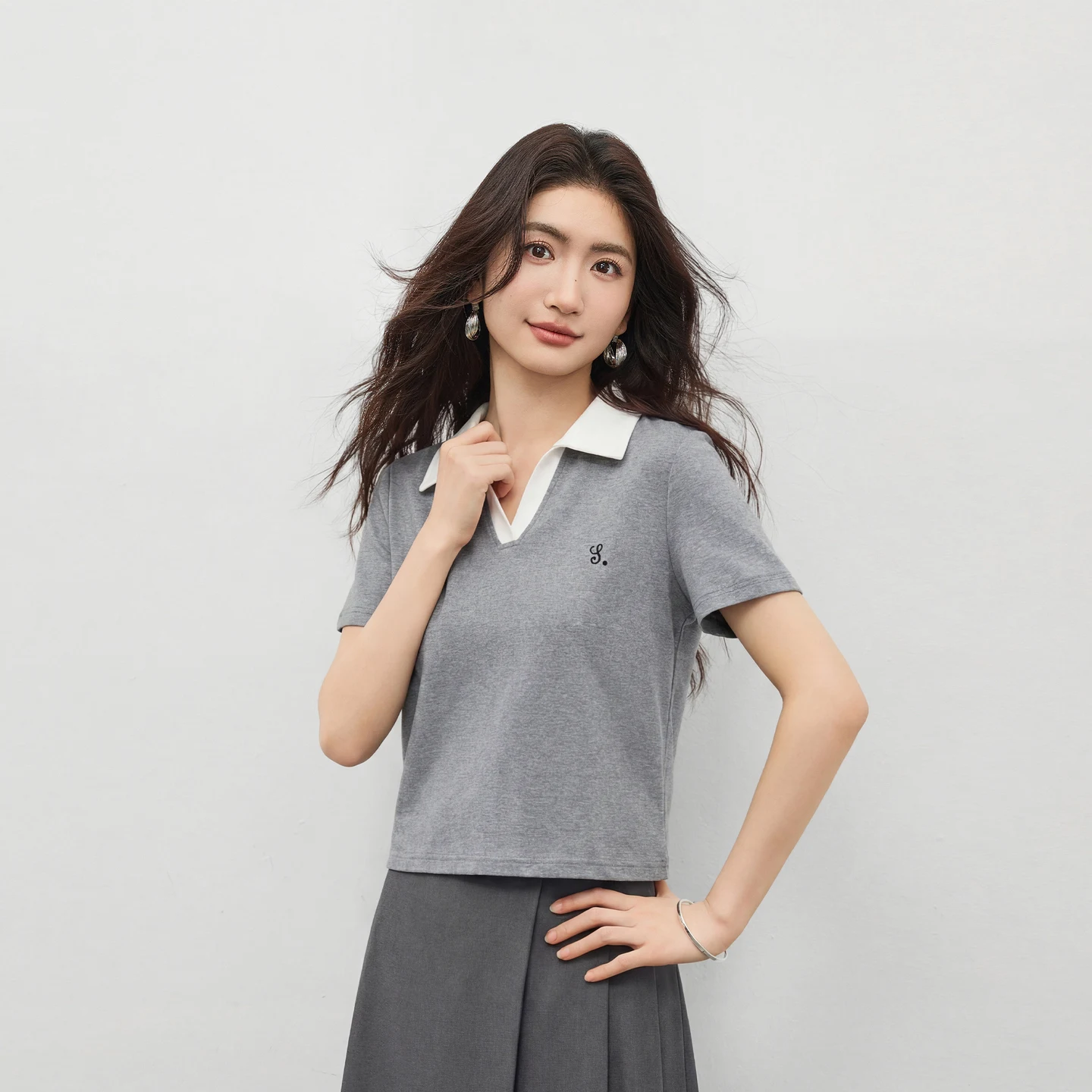 SENTUBILA Knit Short Sleeve T-shirt for Women Summer Fashion Polo Collar Color Contrast Letter Embroidery Straight Top 162TC6319