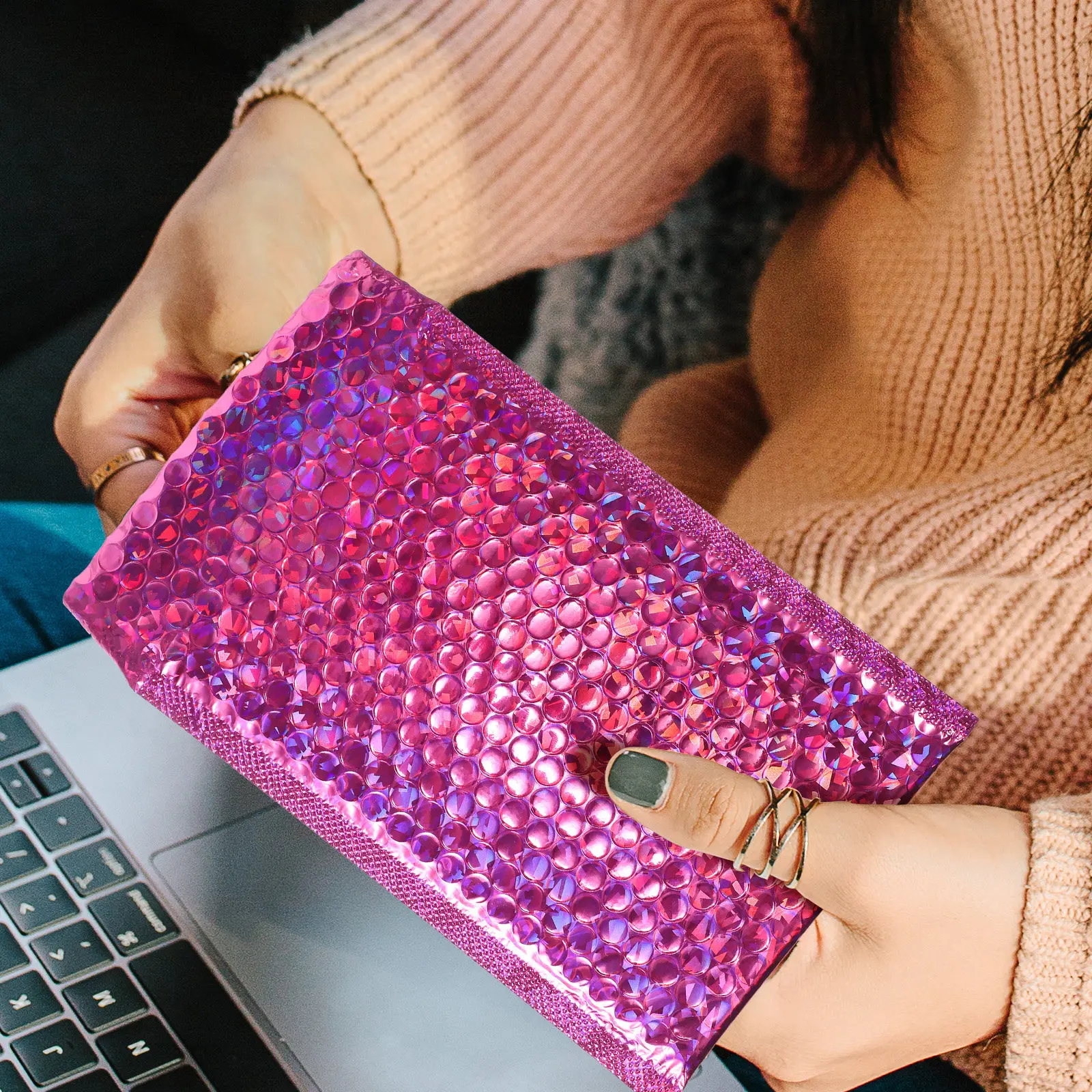 

16Pcs Holographic Bubble Envelopes Self-Sealing Cushion Padded Mailers for Shipping Makeup Tools Greeting Cards Cds