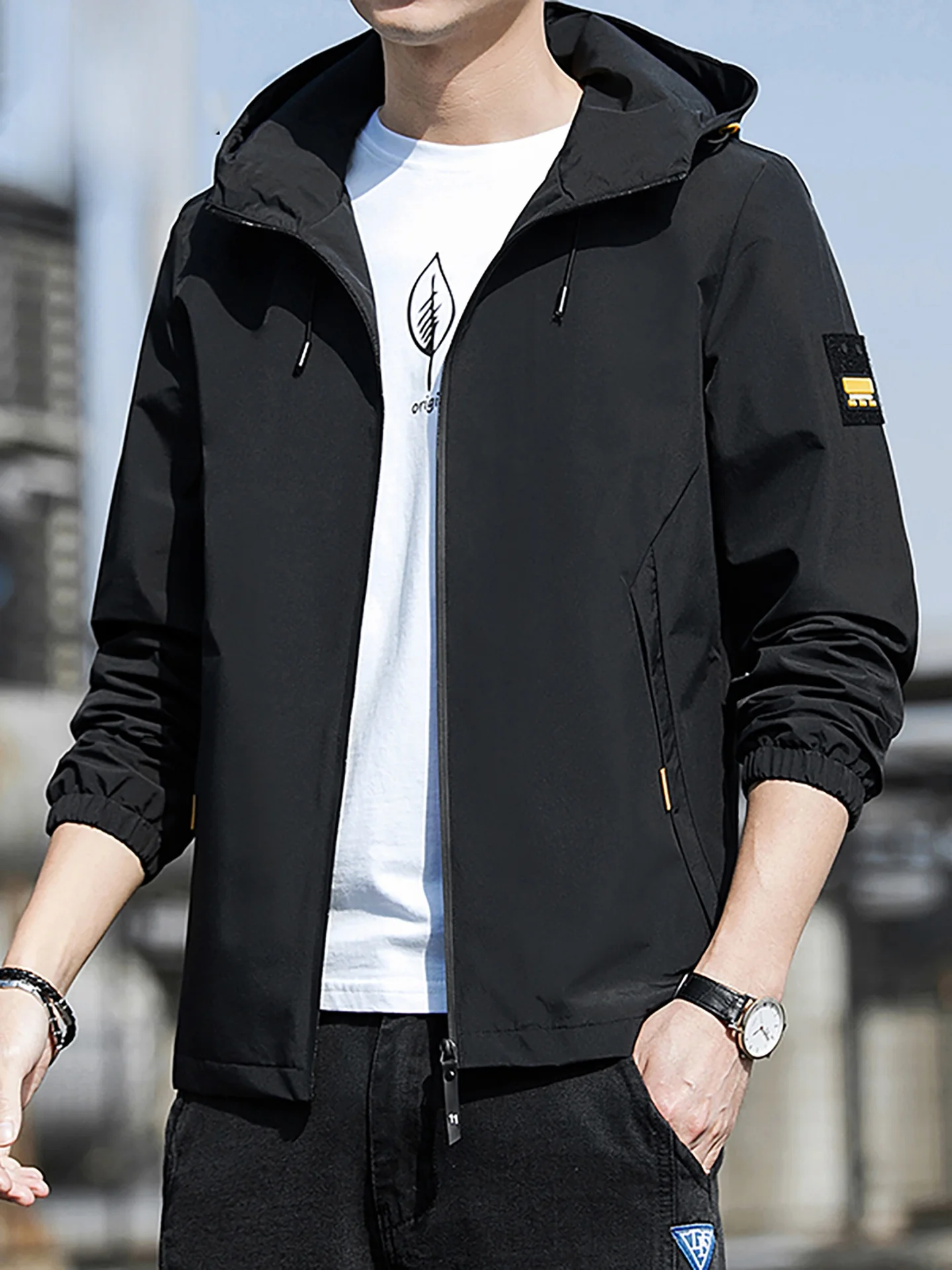 

Водонепроницаемая ветрозащитная мужская уличная повседневная ткань, весенне-осенняя новинка, свободная посадка с капюшоном, модная городская полиэфирная ткань