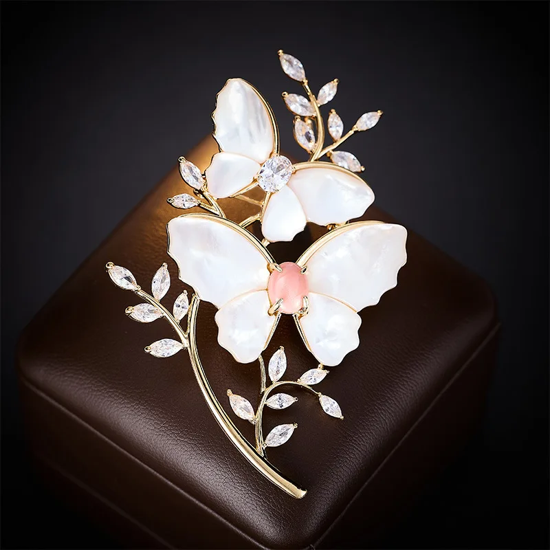 

New Classic Inlaid Zircon Queen Shell Natural Shell Butterfly Brooch for Women Luxurious and Elegant High-end Accessory Corsage