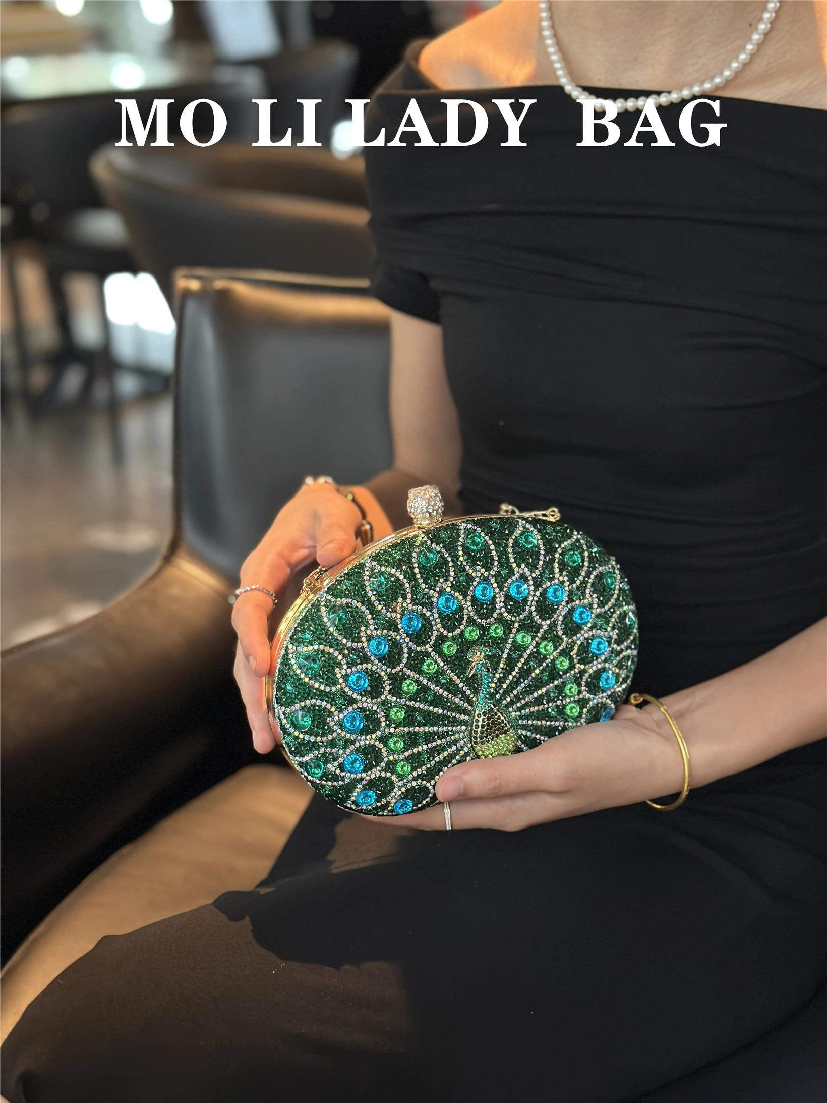 Elegant round Diamond Embedded Clutch Bag for Women Suitable for Evening Parties Handheld Bag Fashionable And Stylish