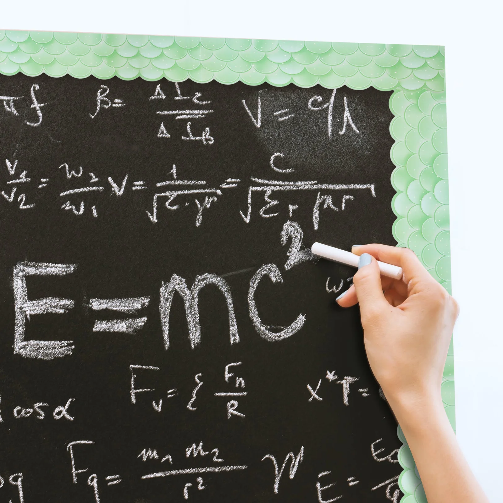 

1 Roll Wavy Pattern Border Trim Chalkboard Sticker for Bulletin Board Decor Wall DIY Decoration Lovely Borders Sticker