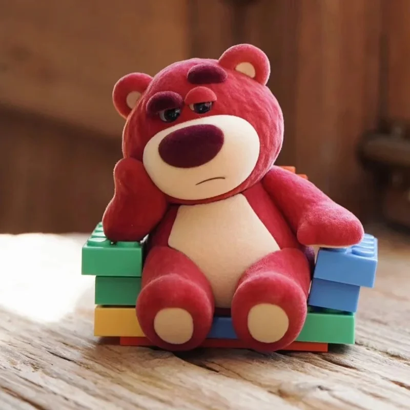 Officiële Disney Lotso ITSME3 Gen3 Flocked Blind Box - Charmant Boss Bear Collectible, schattig pluche cadeau voor kinderen volwassenen verzamelaars