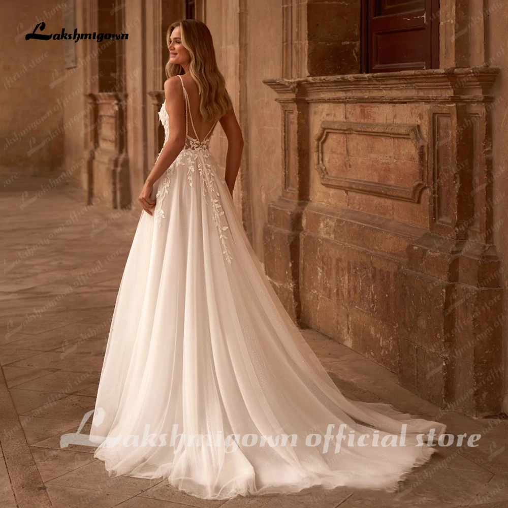 Lakshmigown Durchsichtiges Brautkleid mit Spaghettiträgern, V-Ausschnitt, Applikationen, Schlitz und Glitzer für Damen, Maßanfertigung – Detail 6
