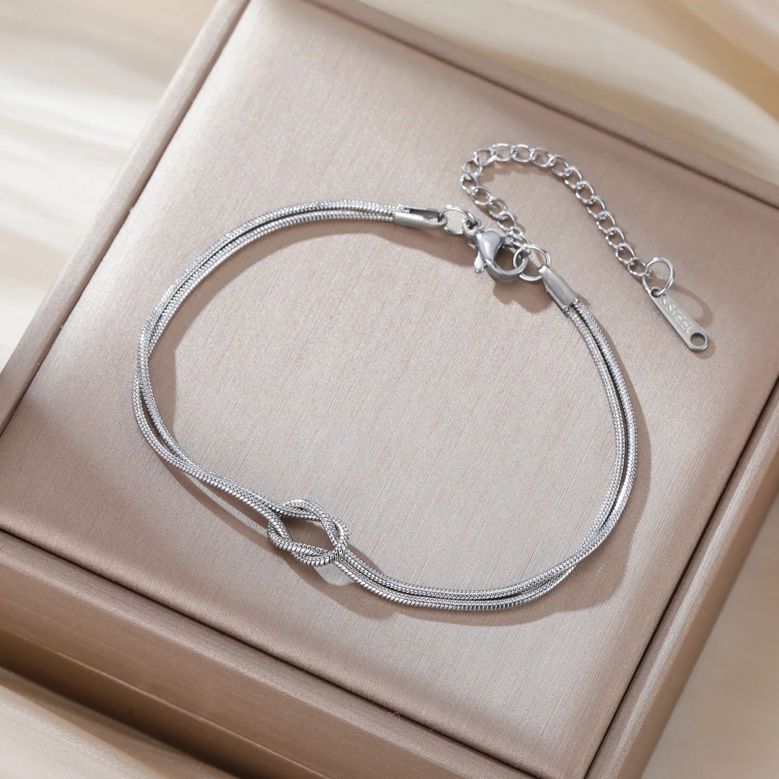 Skyrim Edelstahl Goldfarben Schwarz Paar-Armband Doppelte Schlangenkette Liebesknoten Armbänder für Frauen Männer Minimalistischer Schmuck Geschenk – Detail 8