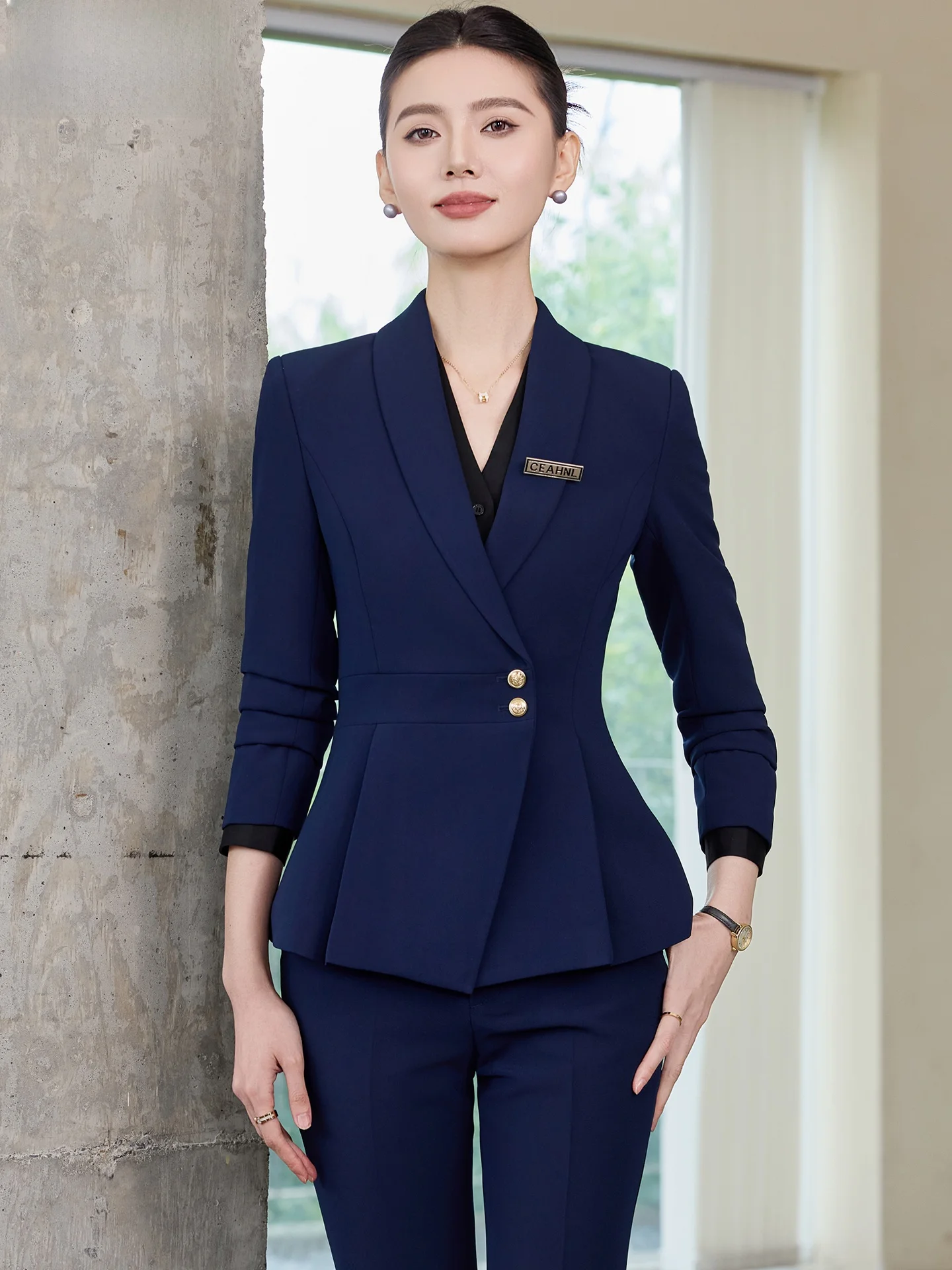

Синий элегантный женский костюм для осени, профессиональная униформа для менеджеров отелей, идеально подходит для ювелирных магазинов и поездок на работу.