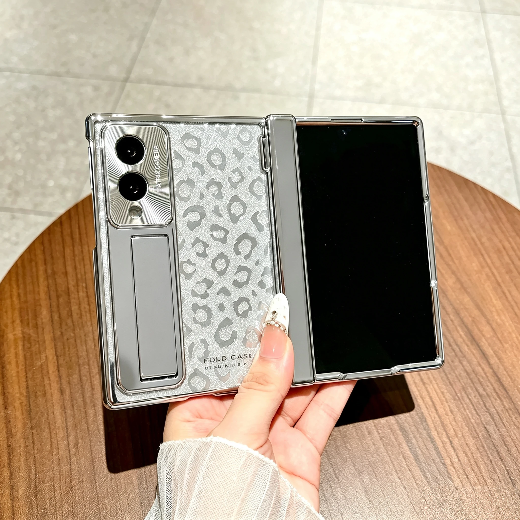 Für Samsung Galaxy Z Fold 8 Panzer-Handyhülle mit Federgarnmuster, Vollbild-Scharnierschutz, stoßfester Standfunktion und Rückabdeckung