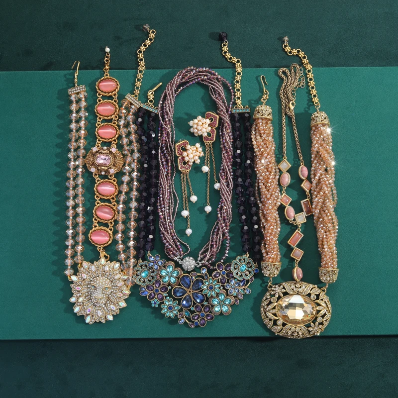 Vintage Chunky Beads Necklace Woman Big Lion Head Pendants Champagne Crystal Rhinestones Women Antique Jewelry Accessories 2025