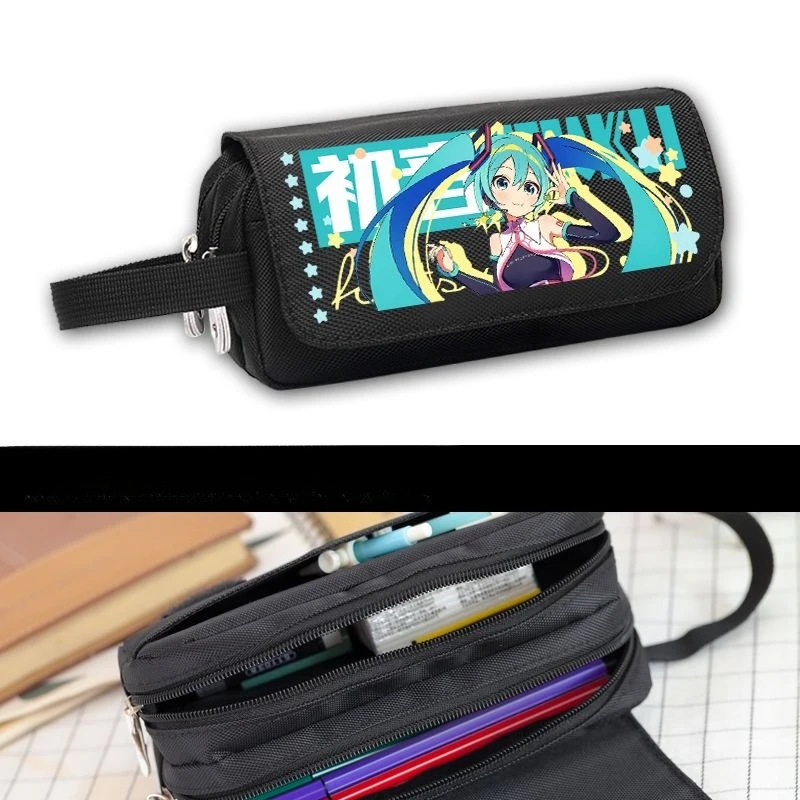 กล่องเครื่องเขียนฮัตสึเนะ มิคุแบบใหม่ พิมพ์ลายการ์ตูนคุณภาพสูง ความจุขนาดใหญ่ พกพาสะดวกสำหรับนักเรียน กล่องดินสอผ้าแคนวาสกันเปื้อน