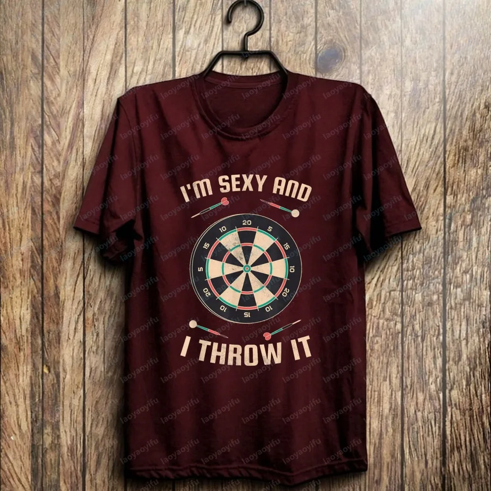 I'm Sexy and I Throw It Darts Print Shirt for Man Sarcastic Retro Dartboard Art Tee Funny Casual Darts Enthusiast Gift Clothing