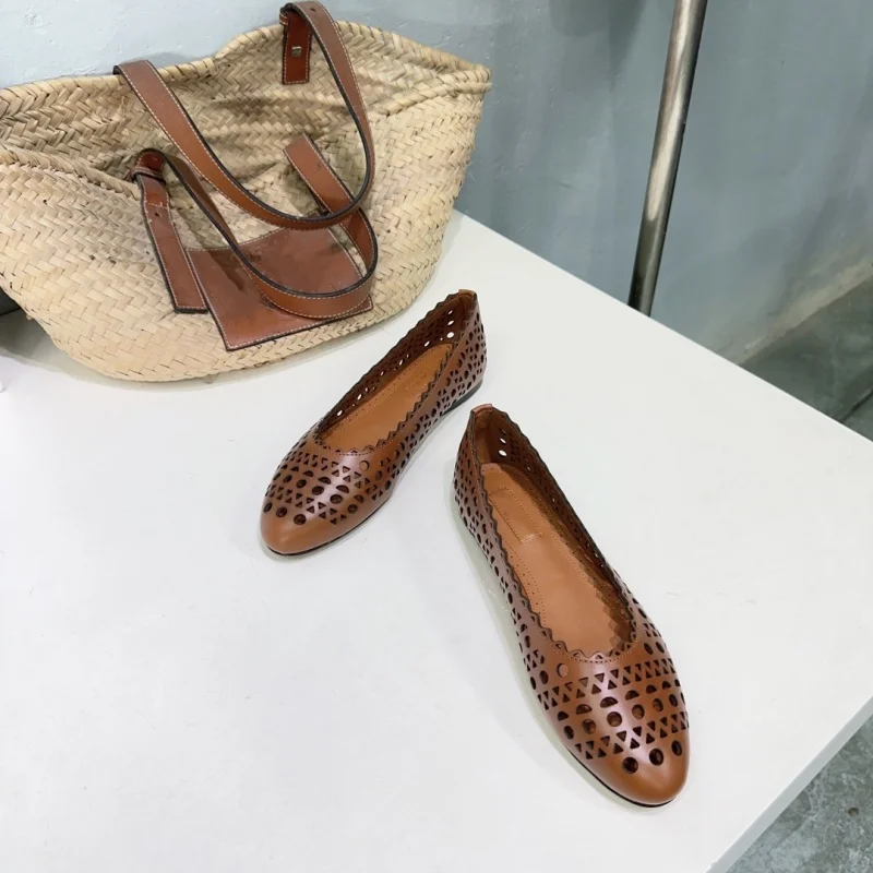 

2024 autumn new niche design temperament, shallow mouth genuine leather classic hollow round toe flat shoes, single shoe